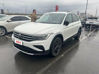2021 Volkswagen Tiguan II Рестайлинг, белый, 3285000 рублей, вид 1