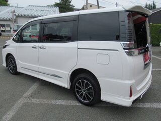 2021 Toyota Voxy III (R80) Рестайлинг, белый, 1820000 рублей, вид 5