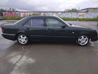 1996 Mercedes-Benz E-Класс 230 II (W210, S210), зелёный, 310000 рублей, вид 2