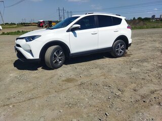 2017 Toyota RAV4 IV (XA40) Рестайлинг, белый, 2580000 рублей, вид 4