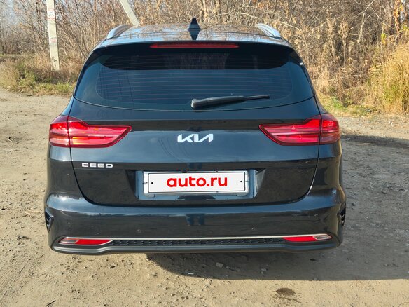 2021 Kia Ceed III Рестайлинг, чёрный, 1850000 рублей - вид 2