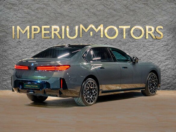 2026 BMW 7 серии 740 xDrive VII (G70) Рестайлинг, серый, 23990000 рублей - вид 7