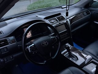 2016 Toyota Camry VII (XV50) Рестайлинг, чёрный, 2050000 рублей, вид 5