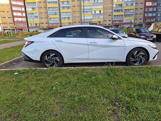 2023 Hyundai Elantra VII (CN7) Рестайлинг, белый, 2089000 рублей, вид 2