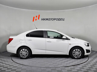 2013 Chevrolet Aveo II, белый, 639000 рублей, вид 4
