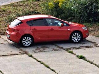 2011 Opel Astra J, красный, 630000 рублей, вид 2