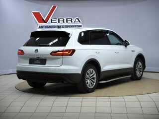 2019 Volkswagen Touareg III, белый, 3190000 рублей, вид 5