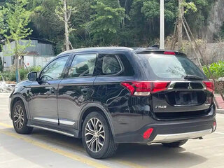 2022 Mitsubishi Outlander III Рестайлинг 3, чёрный, 2000000 рублей, вид 4