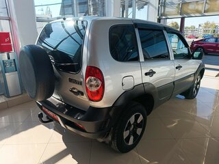 2018 Chevrolet Niva I Рестайлинг, серебристый, 756000 рублей, вид 5