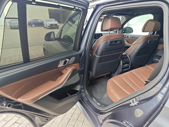 2021 BMW X5 M50i IV (G05/G18), серый, 8290000 рублей - вид 26