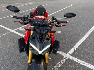 2021 Ducati Streetfighter V4, красный, 1800000 рублей, вид 3