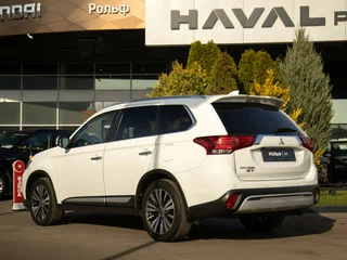 2020 Mitsubishi Outlander III Рестайлинг 3, белый, 2678000 рублей, вид 5