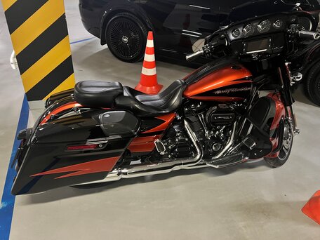 2017 Harley-Davidson CVO Street Glide, красный, 1700000 рублей, вид 1