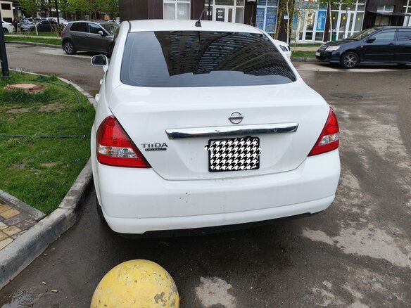 2005 Nissan Tiida Latio I, белый, 420000 рублей - вид 5