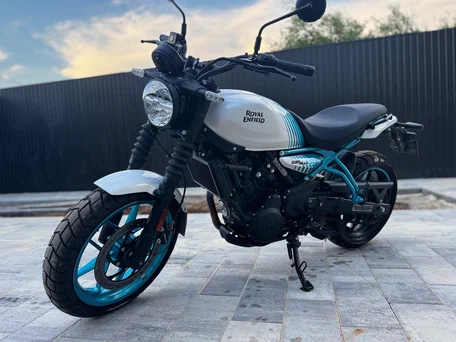 2025 Royal Enfield Guerrilla 450, белый, 465000 рублей, вид 1