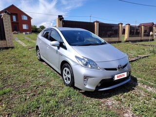 2014 Toyota Prius III Рестайлинг (XW30), серый, 1299999 рублей, вид 3