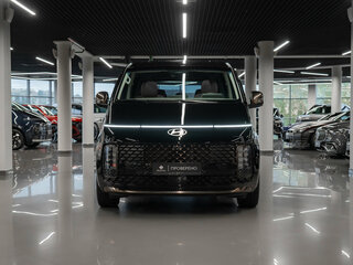 2025 Hyundai Staria I, чёрный, 5700000 рублей, вид 3