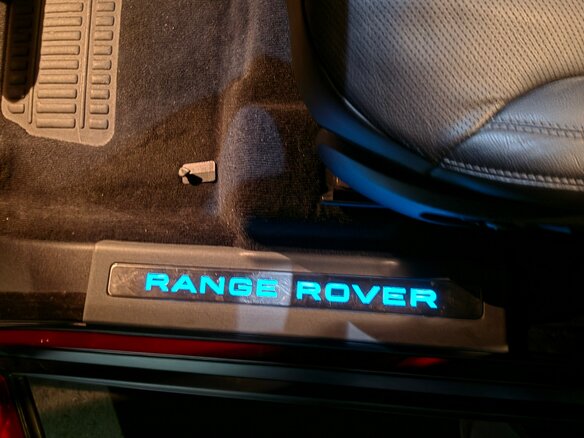 2017 Land Rover Range Rover Evoque I Рестайлинг, красный, 2600000 рублей - вид 16