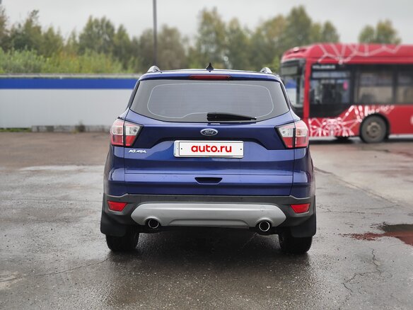 2017 Ford Kuga II Рестайлинг, синий, 1380000 рублей - вид 3