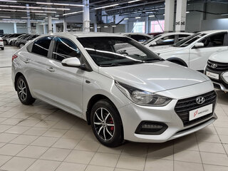 2017 Hyundai Solaris II, серебристый, 819000 рублей, вид 2