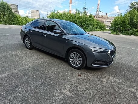 2021 Skoda Octavia IV (A8), серый, 2430000 рублей, вид 2