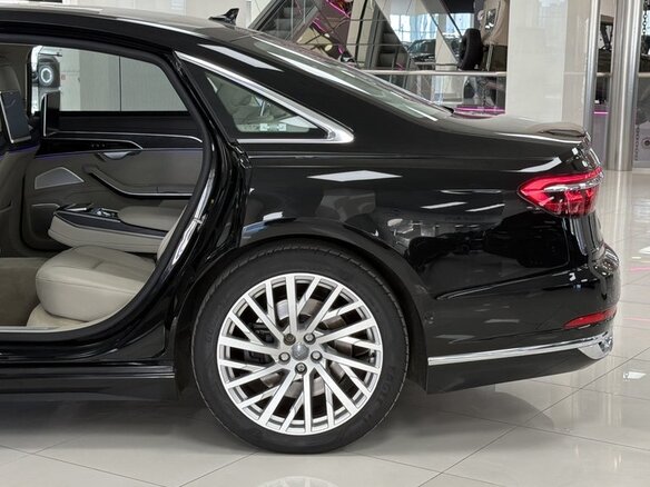 2018 Audi A8 Long 55 TFSI IV (D5), чёрный, 5700000 рублей - вид 34
