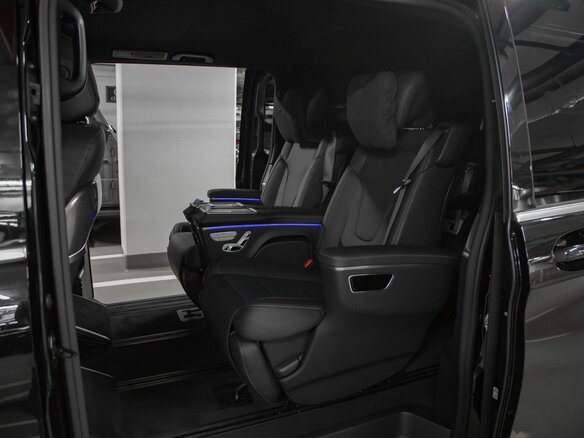 2026 Mercedes-Benz V-Класс Extra Long 300 d экстра длинный III (W447) Рестайлинг 2, чёрный, 18446400 рублей - вид 1