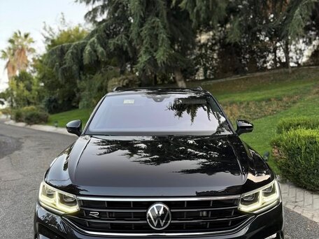 2023 Volkswagen Tiguan II Рестайлинг, чёрный, 3100000 рублей, вид 1