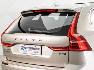 2025 Volvo XC60 II Рестайлинг, серебристый, 5120000 рублей, вид 4