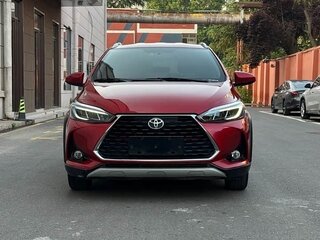 2023 Toyota Yaris L X XP150 Рестайлинг, красный, 1050333 рублей, вид 2