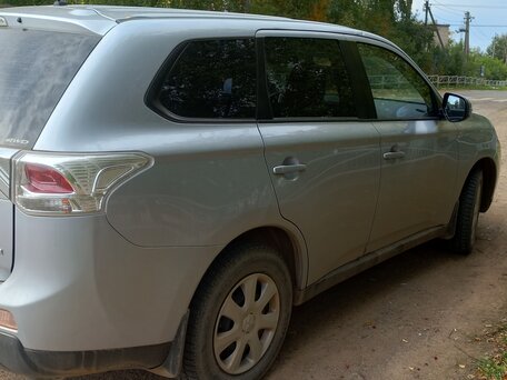2013 Mitsubishi Outlander III, серебристый, 900000 рублей, вид 3