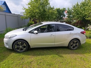 2017 Kia Cerato III Рестайлинг (Classic), серебристый, 1400000 рублей, вид 3