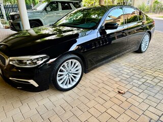 2020 BMW 5 серии 520d xDrive VII (G30/G31/G38), чёрный, 3990000 рублей, вид 3