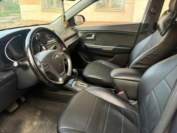 2016 Kia Rio III Рестайлинг, серый, 1030000 рублей - вид 5