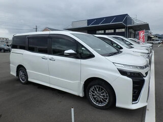 2021 Toyota Voxy III (R80) Рестайлинг, белый, 1520000 рублей, вид 5