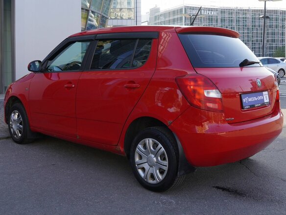 2011 Skoda Fabia II Рестайлинг, красный, 350000 рублей - вид 5