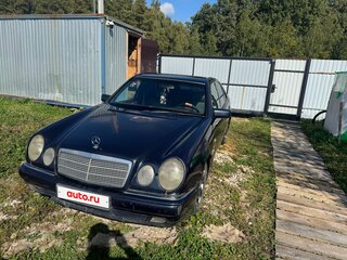 1997 Mercedes-Benz E-Класс 220 II (W210, S210), синий, 255000 рублей, вид 1
