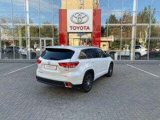 2019 Toyota Highlander III (XU50) Рестайлинг, белый, 3499000 рублей, вид 5