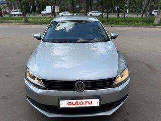 2013 Volkswagen Jetta VI, серебристый, 880000 рублей, вид 2