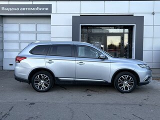2018 Mitsubishi Outlander III Рестайлинг 2, серебристый, 1559000 рублей, вид 4