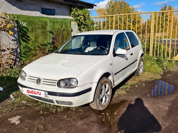 1998 Volkswagen Golf IV, белый, 180000 рублей - вид 2