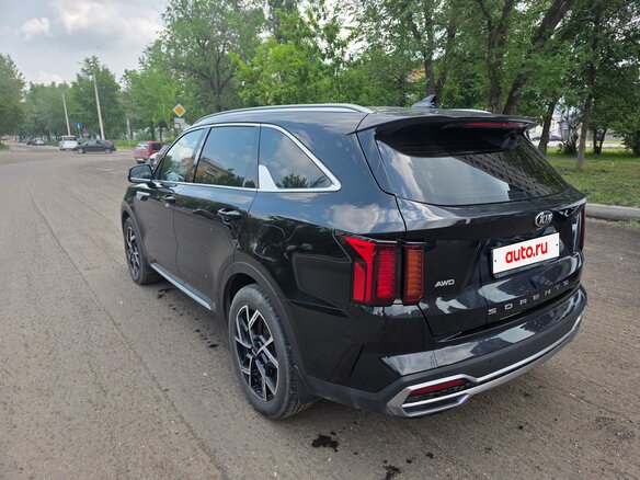 2021 Kia Sorento IV, чёрный, 2990000 рублей - вид 2