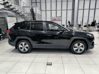 2022 Toyota RAV4 V (XA50), чёрный, 2750000 рублей, вид 4