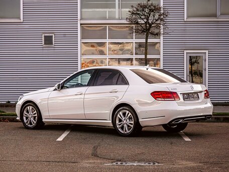 2015 Mercedes-Benz E-Класс 250 IV (W212, S212, C207) Рестайлинг, белый, 1565000 рублей, вид 4