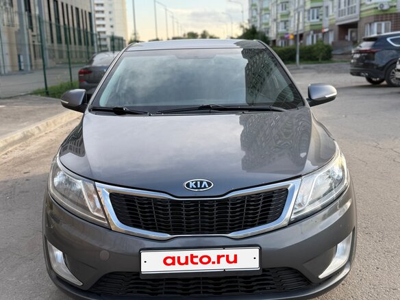 2015 Kia Rio 6-speed III, серый, 900000 рублей - вид 2
