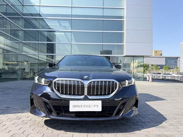 2024 BMW 5 серии 525i VIII (G60/G61/G68), чёрный - вид 2
