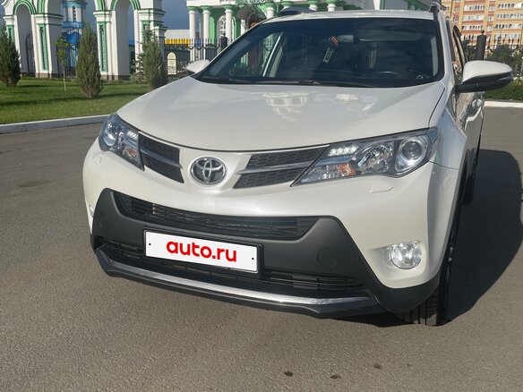2014 Toyota RAV4 IV (XA40), белый, 2100000 рублей - вид 3