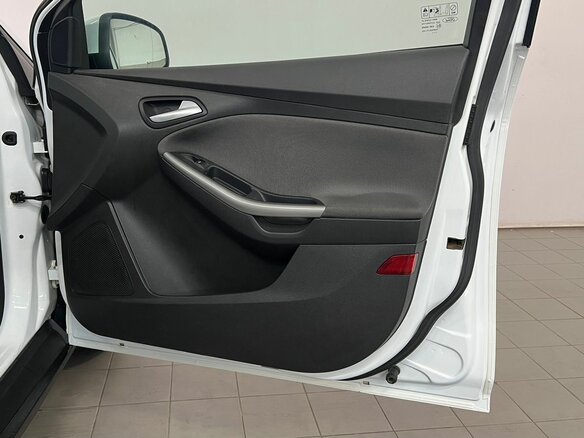 2011 Ford Focus III, белый, 650000 рублей - вид 21