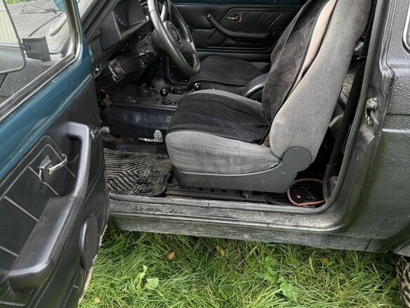 2000 Lada (ВАЗ) 2121 (4x4) I Рестайлинг, чёрный, 300000 рублей - вид 4