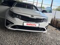 2018 Kia Optima IV Рестайлинг, белый, 1800000 рублей